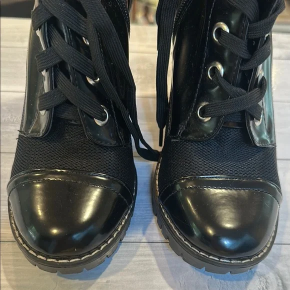 BCBGeneration Sz 8 Pauline Black Lace-Up Zip Combat Boots with Rugged Sole • NWT - Picture 5 of 12
